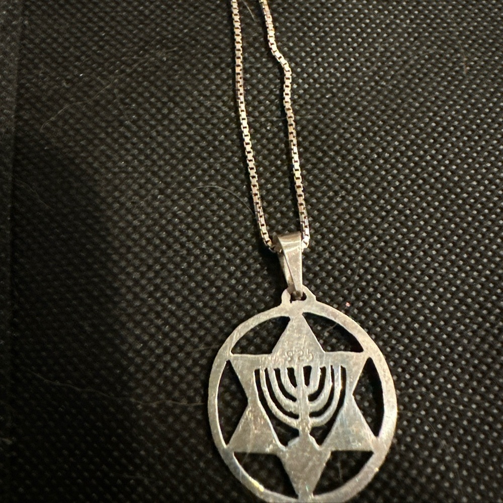 Elegant Silver Star Pendant Necklace hi Postmark I am selling silver chain